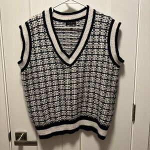 Urban Revivo Sweater Vest